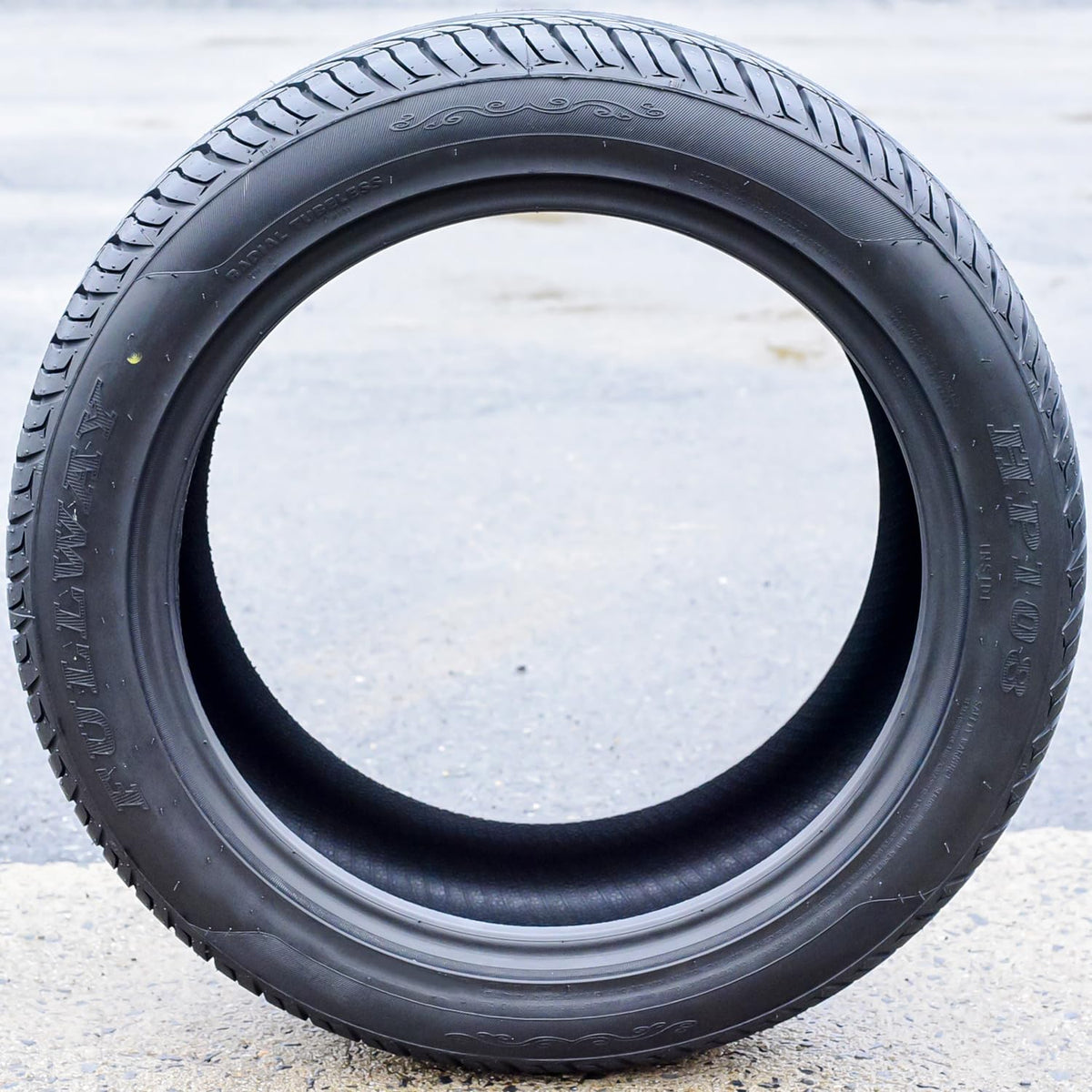 All-Season Passenger Car Performance Radial Tire 215/60R16 99V XL A846403