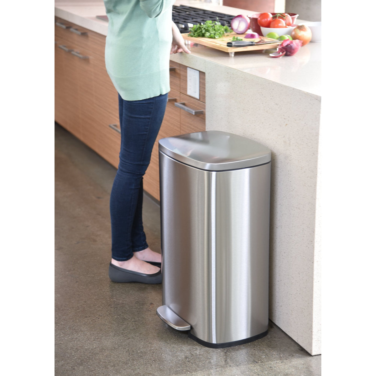 13.2 Gallon Stainless Steel Step Trash Can with Lid G625280